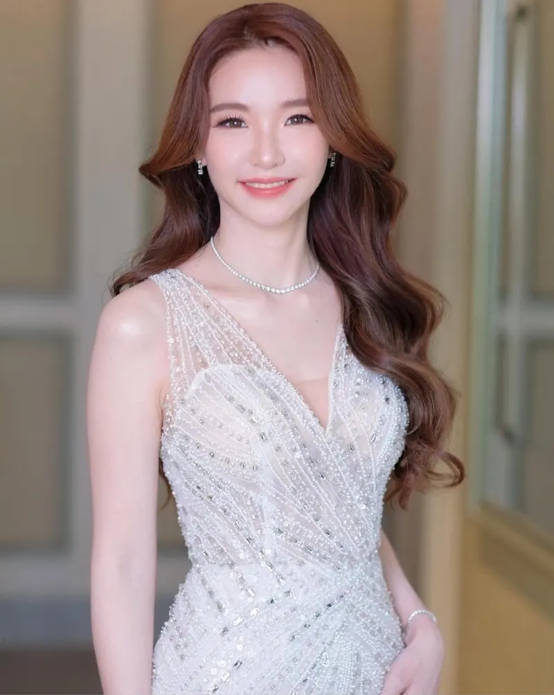 คอวี ปักเลื่อมและคริสตัล