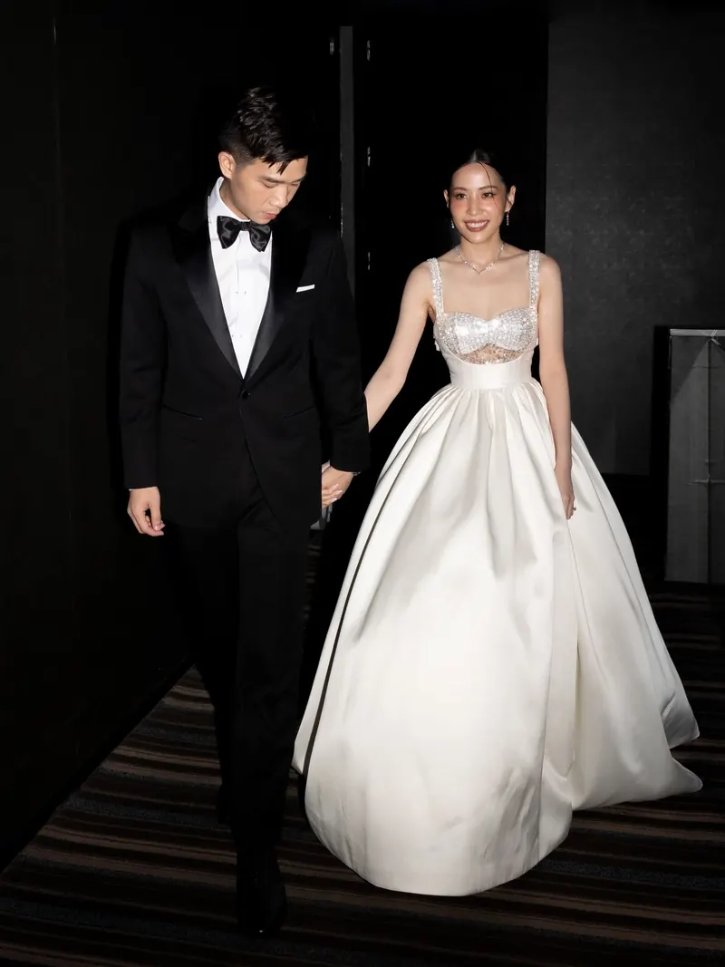 บอลกาวน์ซาติน สายประดับคริสตัล