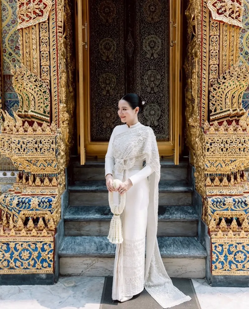 ชุดไทยสีงาช้าง ปักลายทั้งชุด